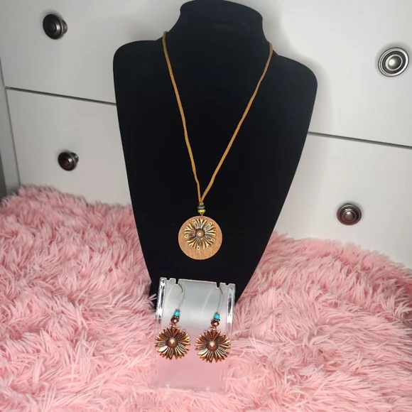 NwOT! Copper Tone Sunflower Pendant Necklace and Earrings Set (P21) - Picture 6 of 6